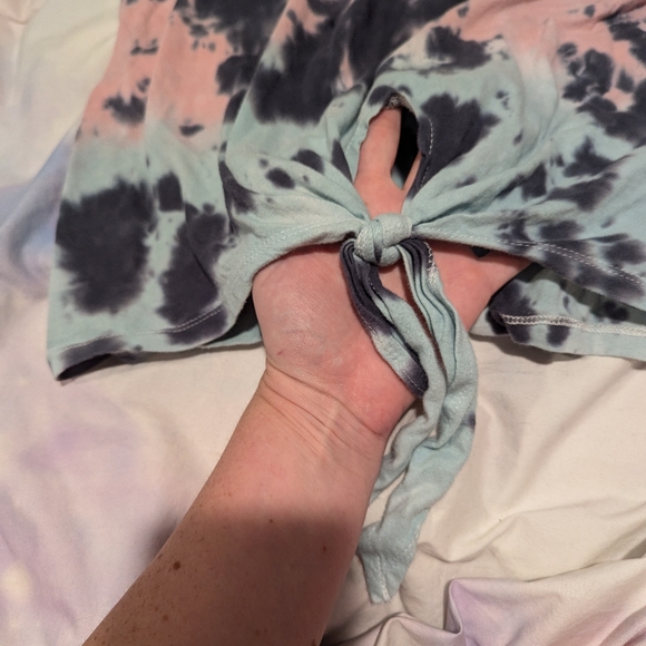 Torrid NASA side tie tee size 2 - Picture 2 of 3